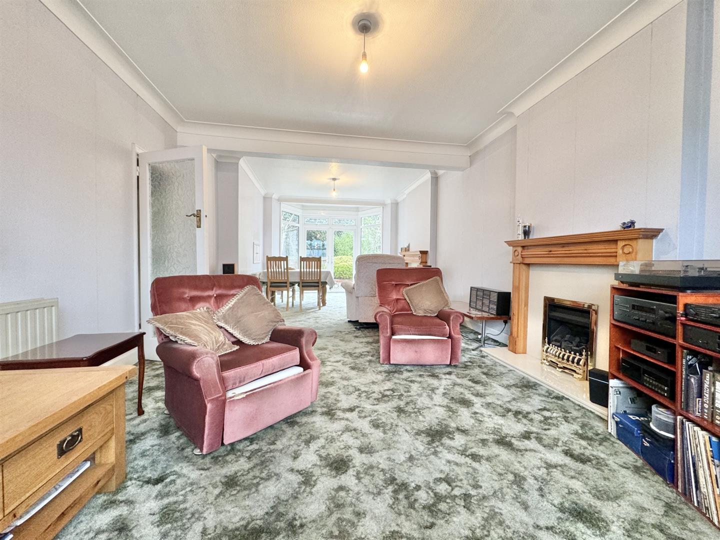 Hyde Park Avenue, London